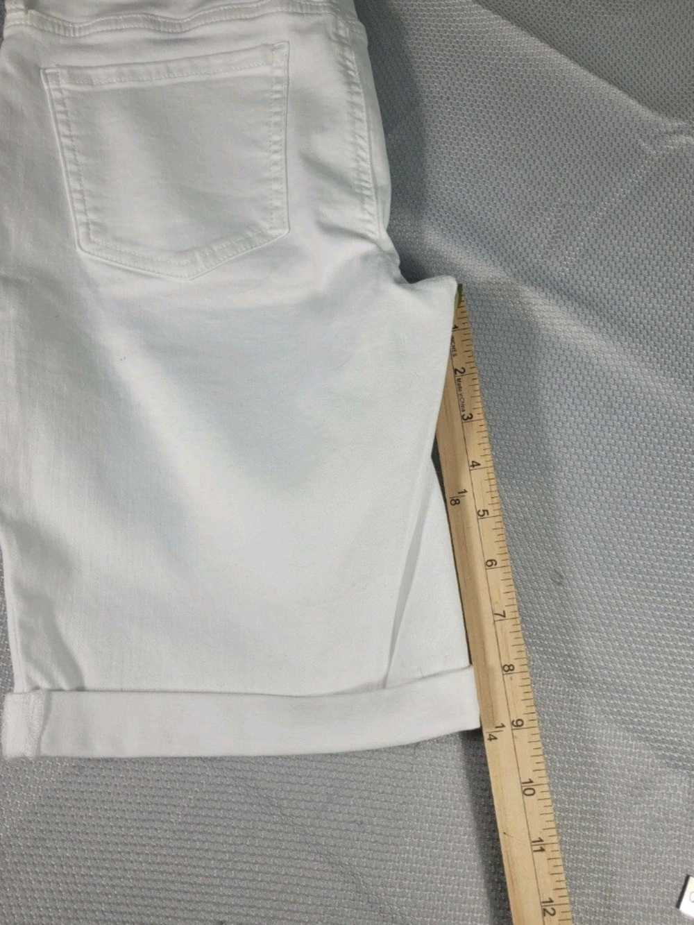 Nydj  Womens  size 6P Petite  Shorts optic white bermuda cuffed Stretch NWT 04 - Picture 9 of 10